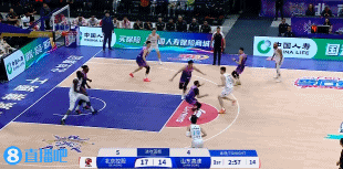 😂极度不尊重！于德豪大空位三分 里勒瞅一眼背身放投 三分打铁